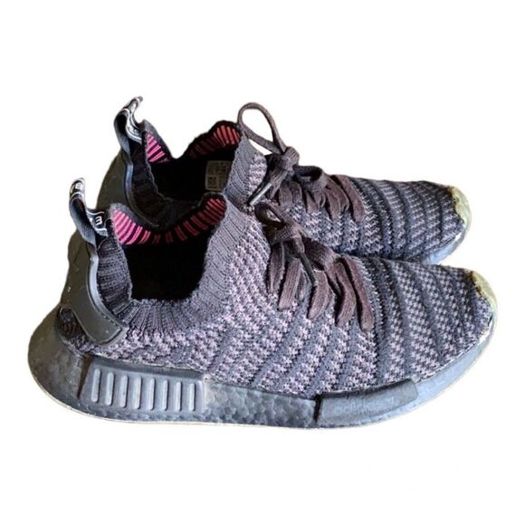 Adidas Boys NMD R1 STLT Primeknit “Triple Black”, size 5.5 - Picture 1 of 6